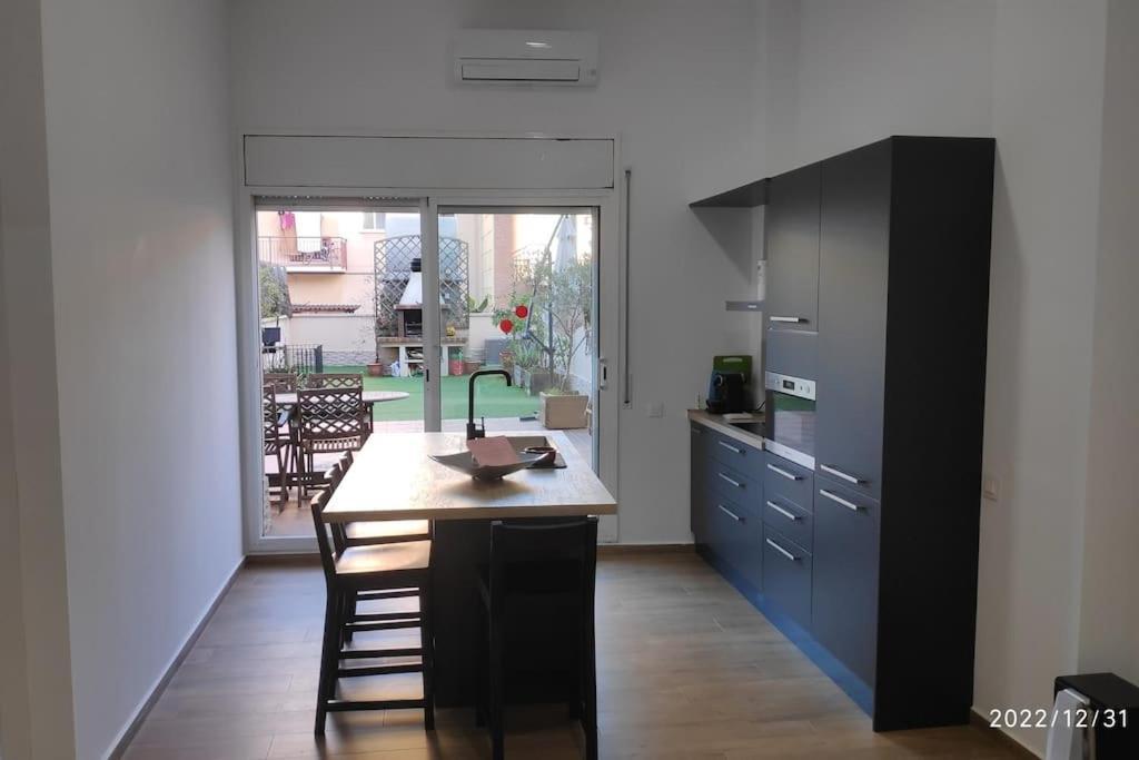 Precioso Apartamento Con Magnifico Patio. Sant Feliu de Llobregat Exterior foto